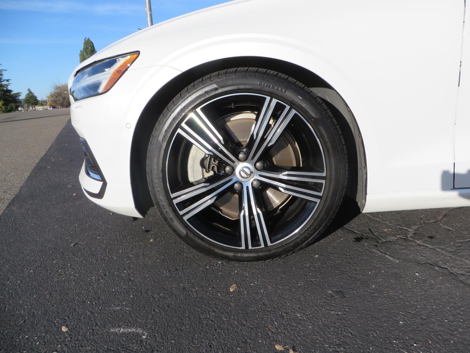 2019 White /BROWN Volvo S60 Inscription (7JRA22TL8KG) with an 4-Cyl, Drive-E, Turbo, Supercharged, 2.0 Liter engine, Automatic, 8-Spd Geartronic w/Adaptive Shift transmission, located at 2630 Grass Valley Highway, Auburn, CA, 95603, (530) 508-5100, 38.937893, -121.095482 - Photo #8